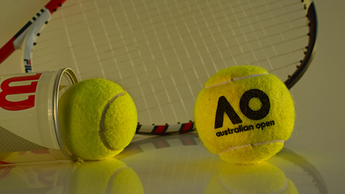 Thumbnail of light experiment: represent a tennis ball with raquette with a nice an warm light color